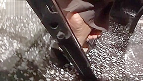 Candid Sexy Asian Shoeplay