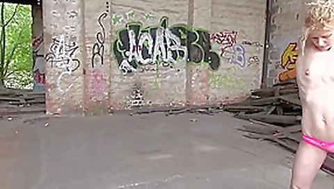 Magernutte in bauruine aufgebockt! Magernutte in bauruine aufgebockt!