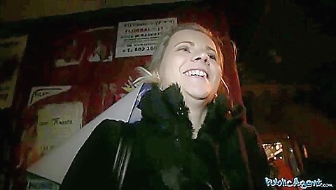 Lady Suck And Gets Shagged In Public