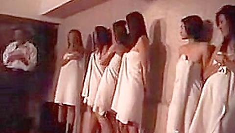nude girl show up for escort